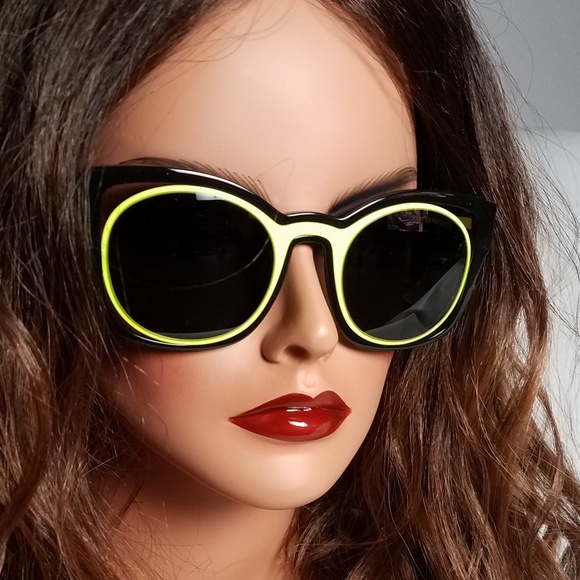 Emporio Armani Sunglasses - Picture 5 of 8